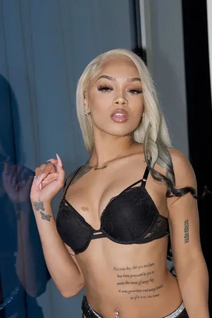 Rielarenee OnlyFans VIP content creator