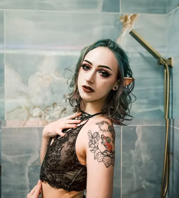 Rissaruin OnlyFans Slim Tattooed Creator