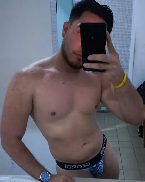 Rojasanyelofree OnlyFans creator and hot Latin personality.