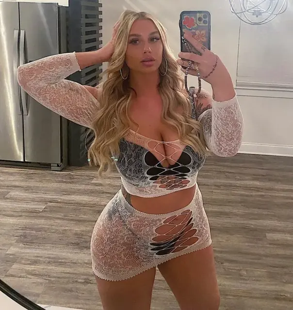 R O R I OnlyFans creator with exclusive content