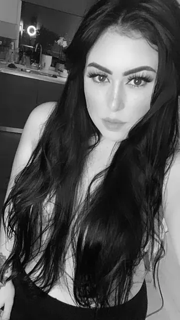Rosรฉ OnlyFans Creator with exclusive content