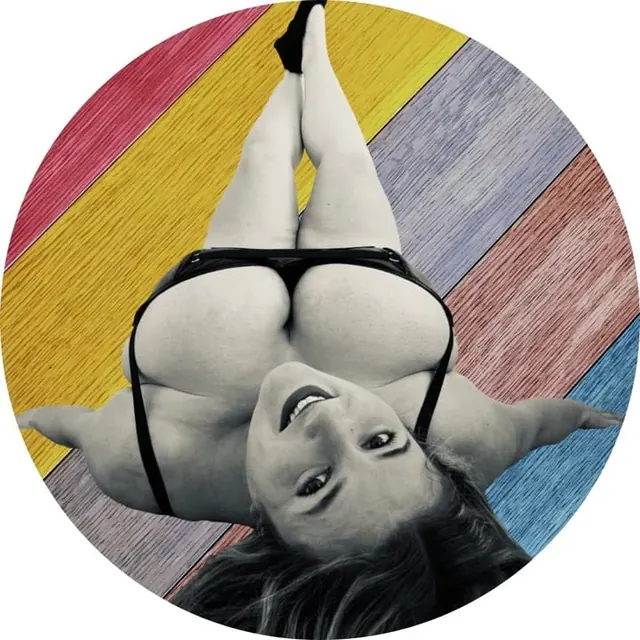 Rosiebigboobs OnlyFans creator with a curvy figure.