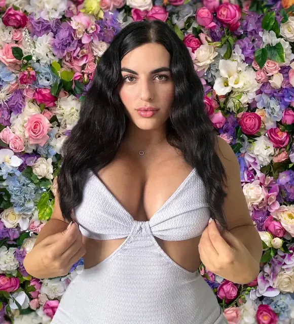 Rosiecubana on OnlyFans captivating content creator.