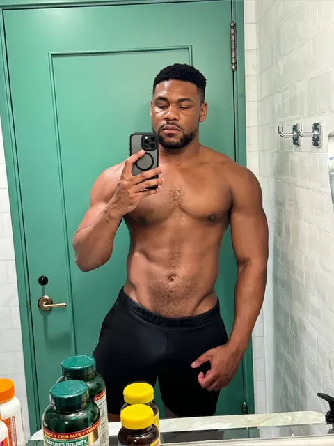 Roxas_caelum OnlyFans creator with creative content