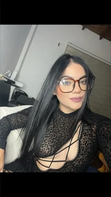 Roxana Díaz OnlyFans profile with engaging content