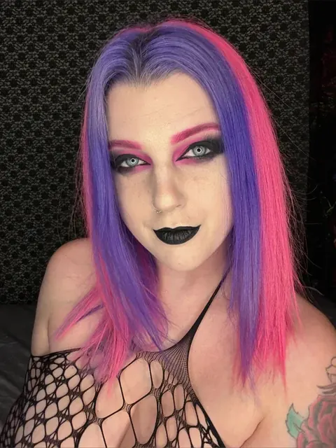 Roxxi NO PPV OnlyFans exclusive content creator