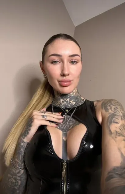 Roxy SWEET DOMINATION NEW (@roxydominatesyouxo) OnlyFans bdsm (bondage) creator profile photo