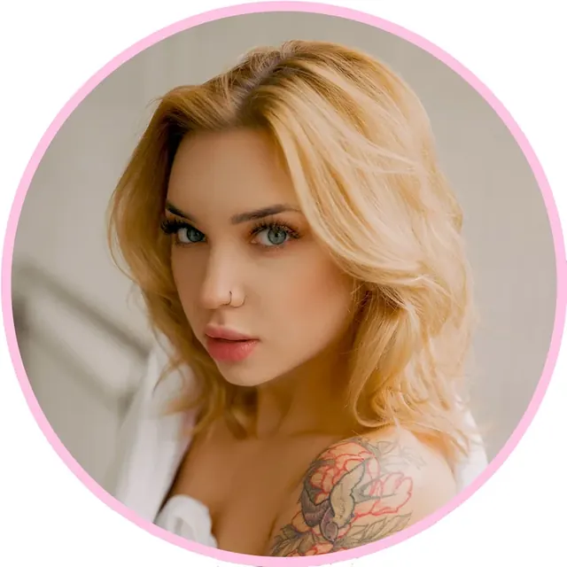 Roxy Loove OnlyFans creator with playful vibe