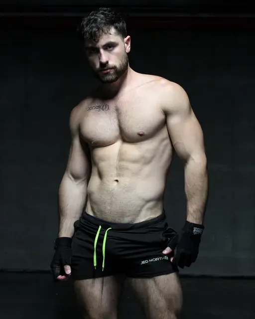 Roy on OnlyFans with exclusive content