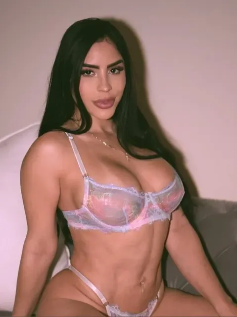 Sabrina XXX ๐ OnlyFans curvy creator