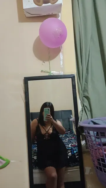 escribeme..... OnlyFans creator with brunette hair
