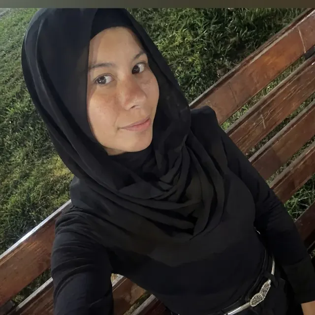 Sarah OnlyFans creator with a shy personality