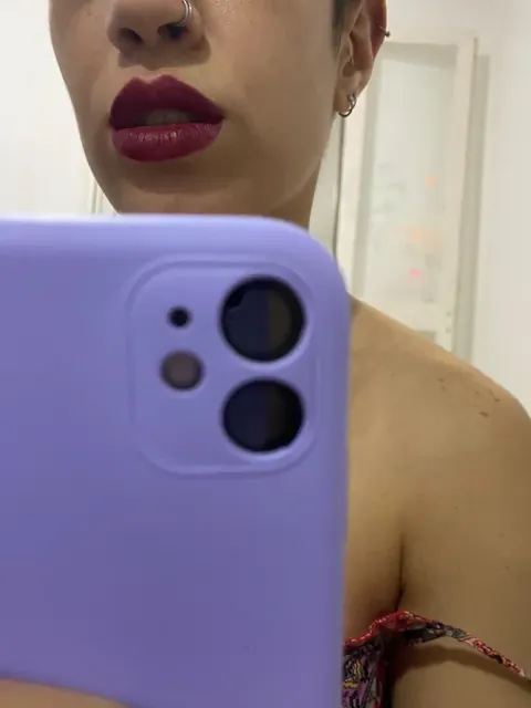 Sarah White OnlyFans couple with intimate content