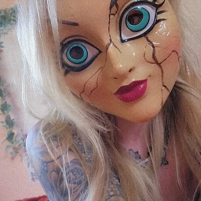 Sassyfirefly666 on OnlyFans, tattooed and spicy.