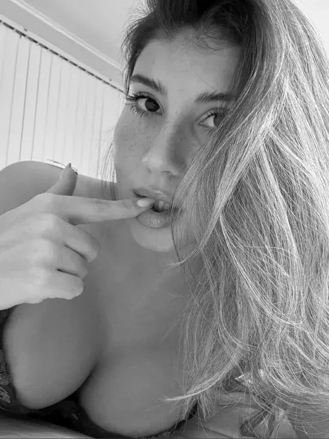 Savannah OnlyFans creator with flirty content