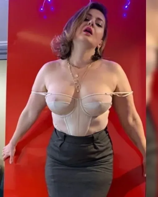 Scarlett OnlyFans creator with stockings