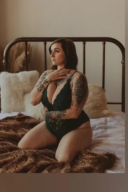 Scarlett OnlyFans creator offering daily content.