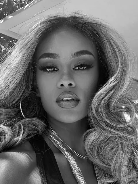 Scarlit Scandal OnlyFans Glamorous Model