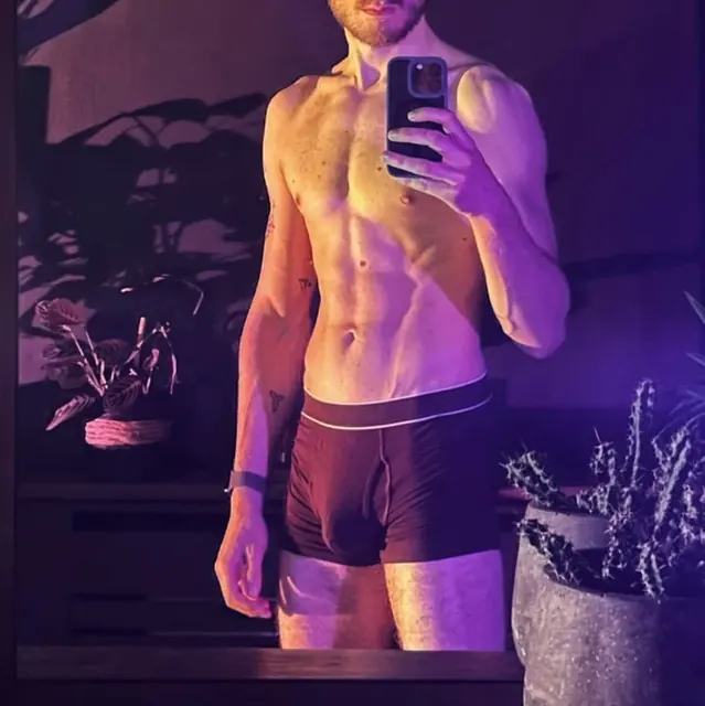 Scottish Dick on OnlyFans sharing exclusive content