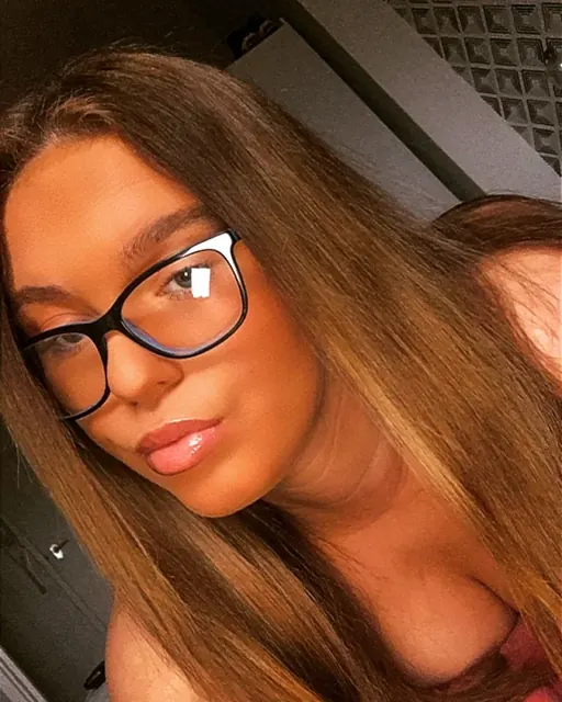 Selenahewitt22 OnlyFans creator with engaging content.