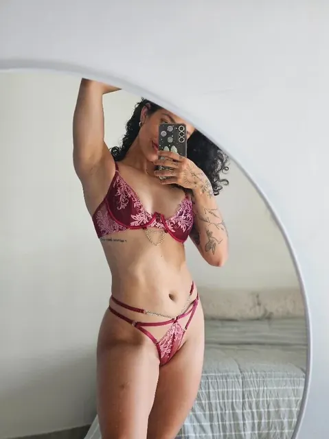 SERENA 5 OnlyFans brunette creator