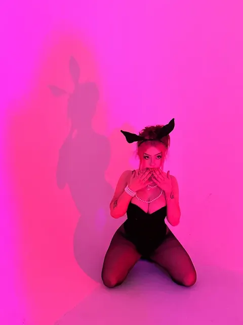 Serotoni03 OnlyFans creator sharing cheeky moments
