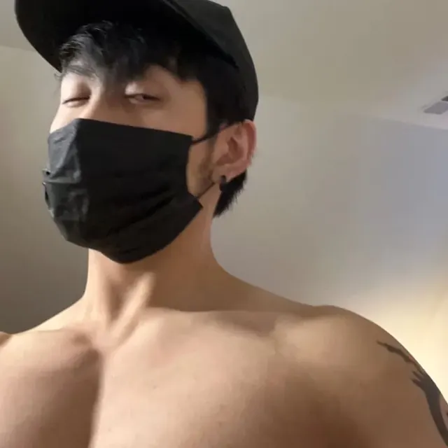 Seupo OnlyFans athletic tattooed creator