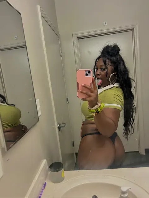 Tintin OnlyFans creator and pretty girl