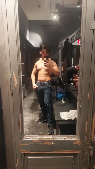 Libertine nudist 😝 OnlyFans creator sharing nudism content