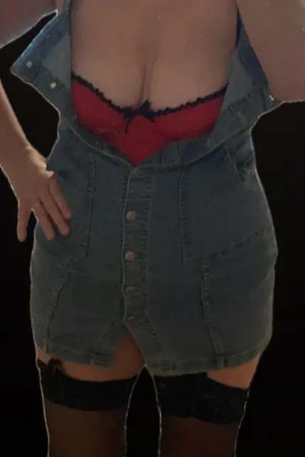 Sexy bored hot housewife OnlyFans creator Amanda