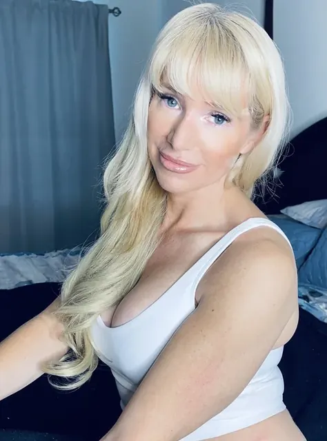 Sexymalibumommy OnlyFans blonde hot mom