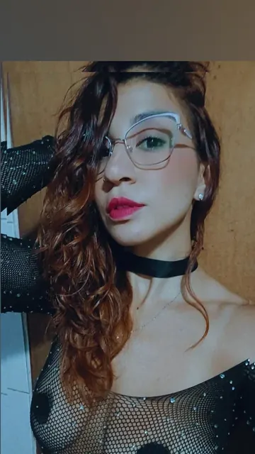 SexyPariss OnlyFans creator with engaging content