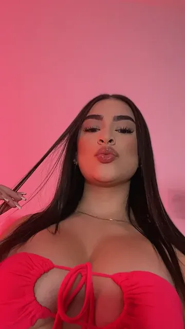 Sharon Lewy OnlyFans creator with engaging personality