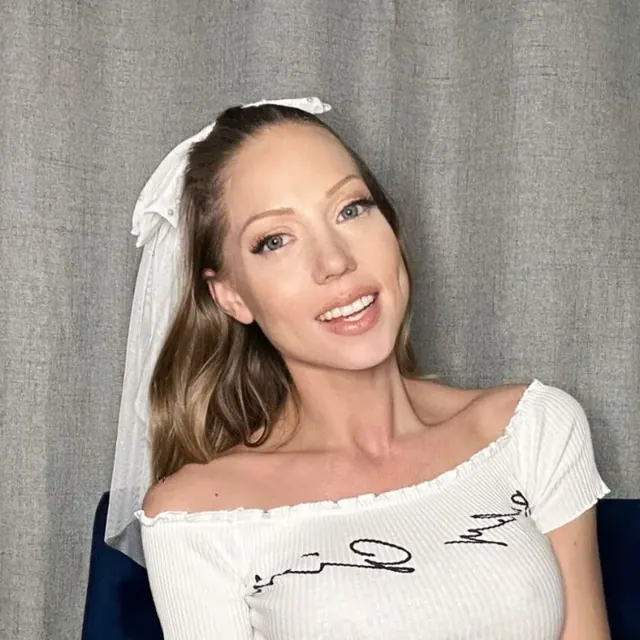 Shawna on OnlyFans showcasing exclusive content.