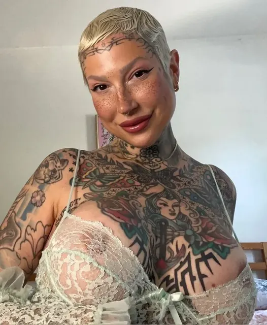 Shipspassinginthenight OnlyFans creator with exclusive content.
