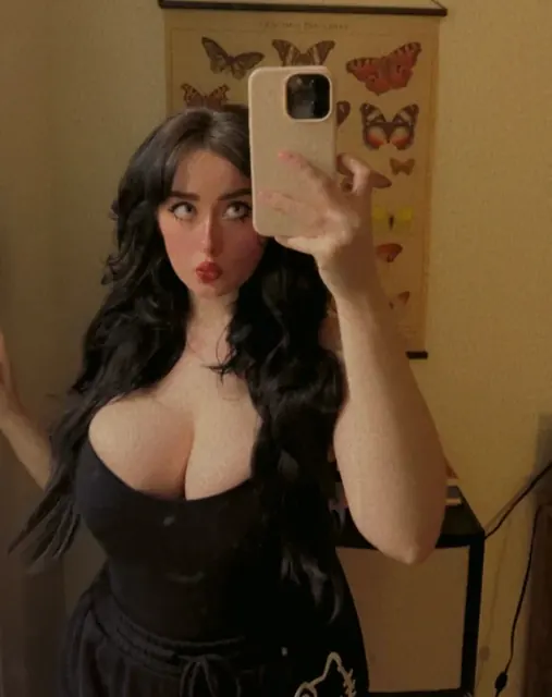 Autumn on OnlyFans with big tits