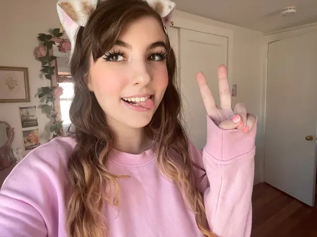shy aka lia OnlyFans profile picture - Natural J cup creator