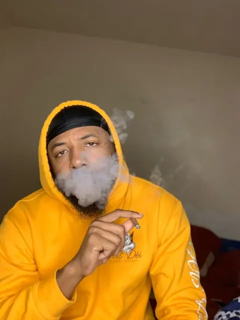 Siirpipealotxxx OnlyFans creator with exclusive content