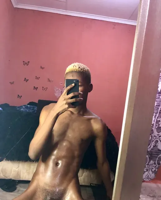Skinnykiidd OnlyFans solo adult content creator