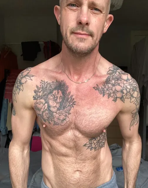 Smartbarnett OnlyFans Artist and Exhibitionist