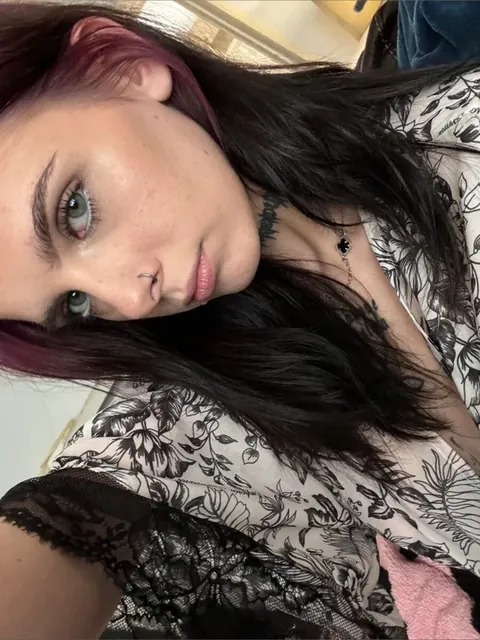 snap0ut0f1t OnlyFans creator with unique style