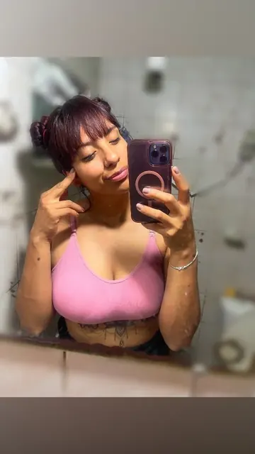 Piel Canela OnlyFans creator showcasing squirt content
