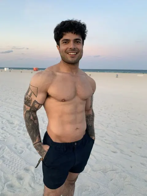 Solidsnake OnlyFans athletic male creator