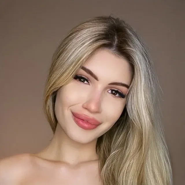 Sofia OnlyFans glamorous blonde creator
