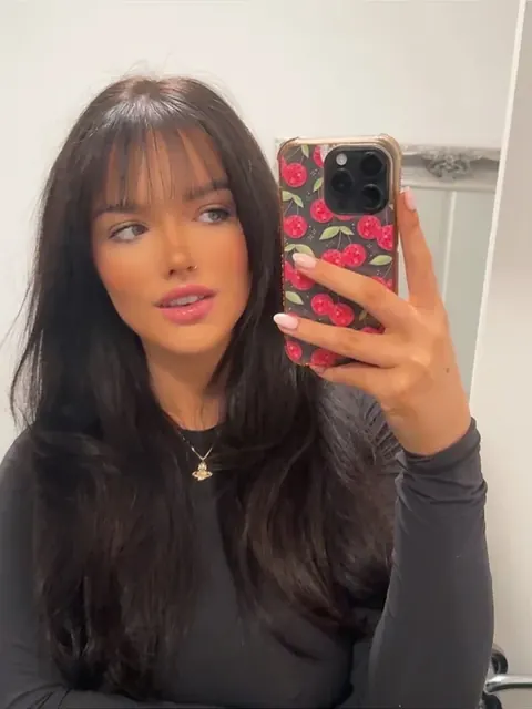 Sophie OnlyFans brunette beauty