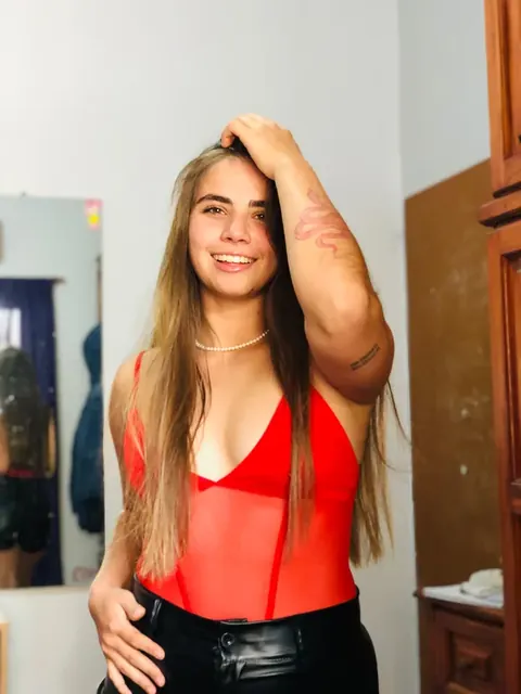 Sophie OnlyFans tattooed Latina creator