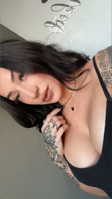 Sophie OnlyFans tattooed creator