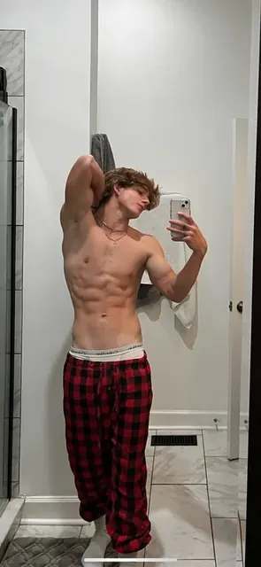 Spicysammy OnlyFans athletic male creator