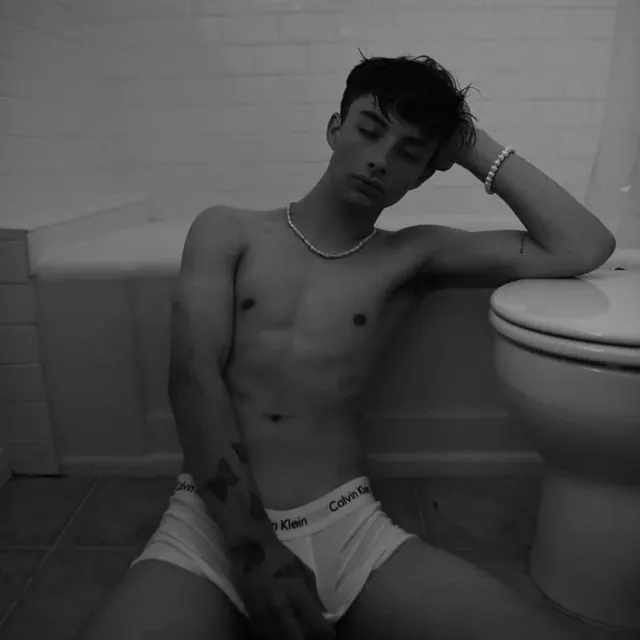 Starboyxox OnlyFans Slim Tattooed Creator