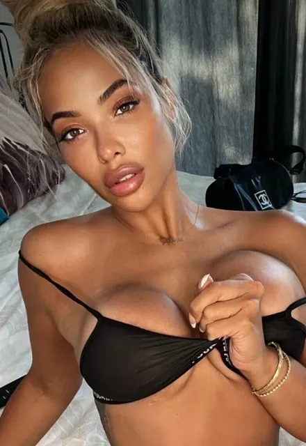 Stephanie Santiago OnlyFans Glam Model